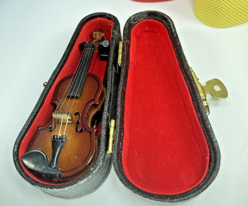 Miniature violin 8cm - 8cm, wooden